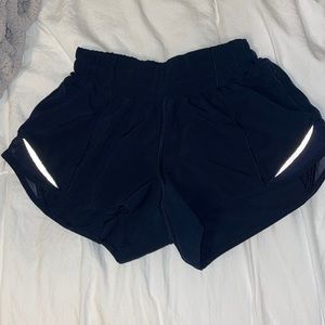 Navy luluemon hotty hot 2.5 shorts